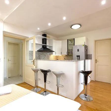 Apartamento Seaview @ Bacvice Perfect Location *